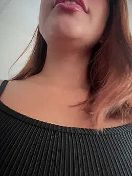 Snapshot of sara_calderon chatting on March 31, 2026, 1:33 pm sara calderon online show from March 31, 2026, 1:33 pm