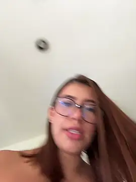 Snapshot of sara_calderon chatting on April 10, 2026, 1:38 pm sara calderon online show from April 10, 2026, 1:38 pm