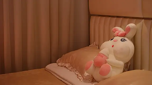 Snapshot of LiaGotti chatting on October 27, 2025, 9:19 pm LiaGotti online show from October 27, 2025, 9:19 pm