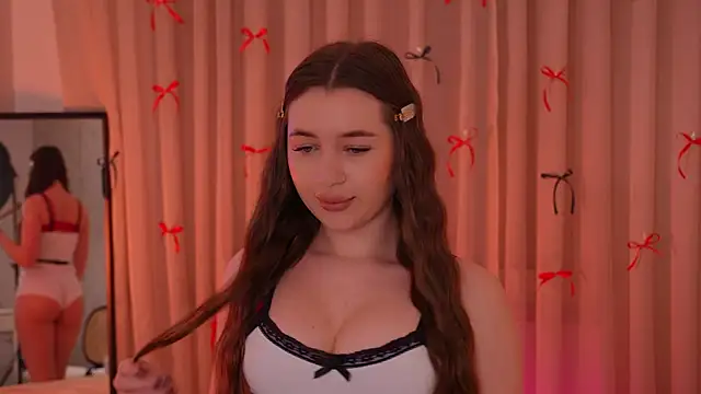 Snapshot of LiaGotti chatting on December 5, 2025, 8:05 pm LiaGotti online show from December 5, 2025, 8:05 pm