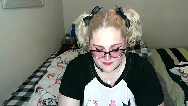 Snapshot of Kinky_Witch chatting on April 18, 2026, 4:38 am Kinky Witch online show from April 18, 2026, 4:38 am