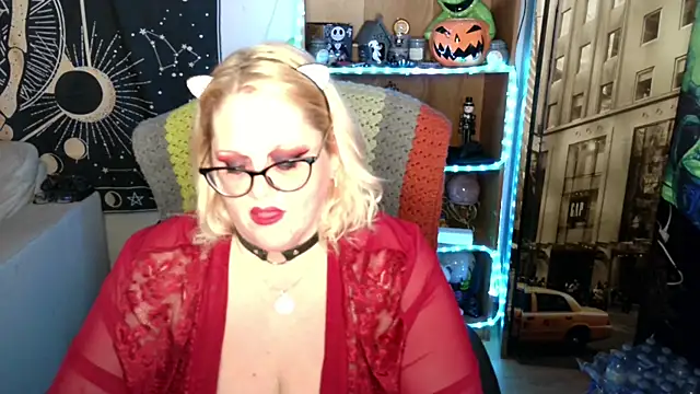 Snapshot of Kinky_Witch chatting on April 28, 2026, 2:27 am Kinky Witch online show from April 28, 2026, 2:27 am