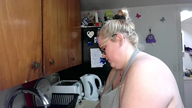 Snapshot of Kinky_Witch chatting on April 30, 2026, 6:03 pm Kinky Witch online show from April 30, 2026, 6:03 pm