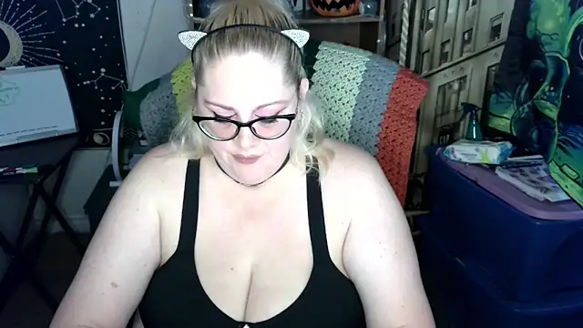 Snapshot of Kinky_Witch chatting on May 19, 2026, 4:24 pm Kinky Witch online show from May 19, 2026, 4:24 pm