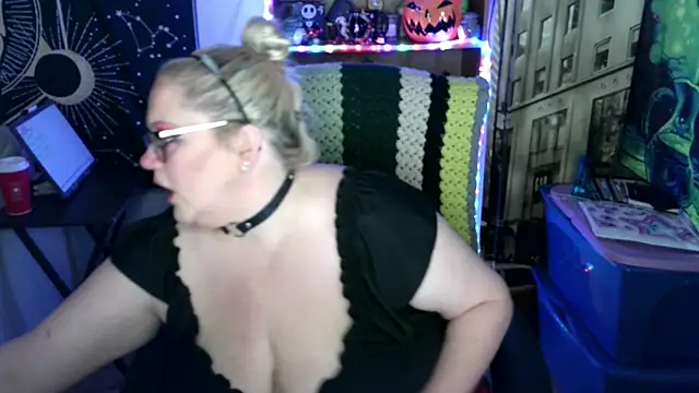 Snapshot of Kinky_Witch chatting on May 22, 2026, 5:51 pm Kinky Witch online show from May 22, 2026, 5:51 pm