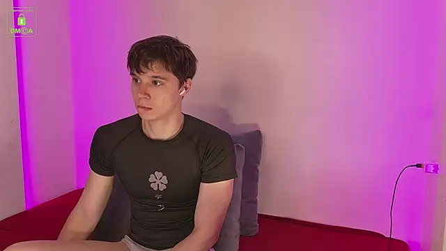 Snapshot of AnthonyHall chatting on October 19, 2025, 4:35 am AnthonyHall online show from October 19, 2025, 4:35 am