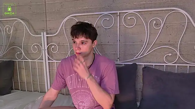 AnthonyHall online show from December 17, 2025, 4:29 am