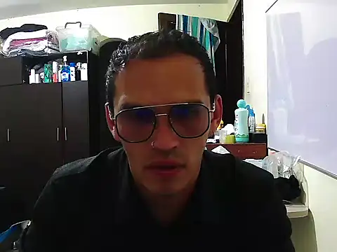 DOBLEWYOSK69G online show from September 12, 2025, 10:21 pm