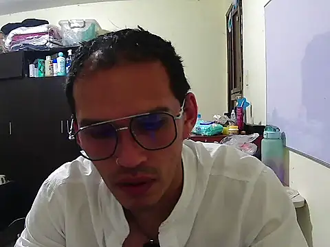 DOBLEWYOSK69G online show from September 15, 2025, 5:07 am