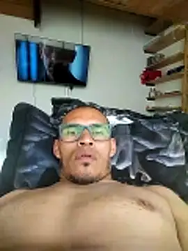 DOBLEWYOSK69G online show from February 5, 2026, 9:08 pm