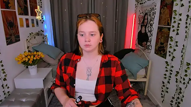 lunaalli online show from September 10, 2025, 4:29 pm