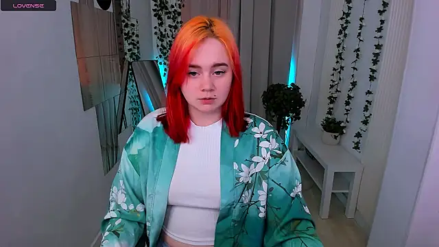 lunaalli online show from April 10, 2026, 9:19 pm