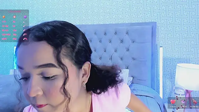 Evaa Lunna  online show from November 13, 2025, 8:08 pm