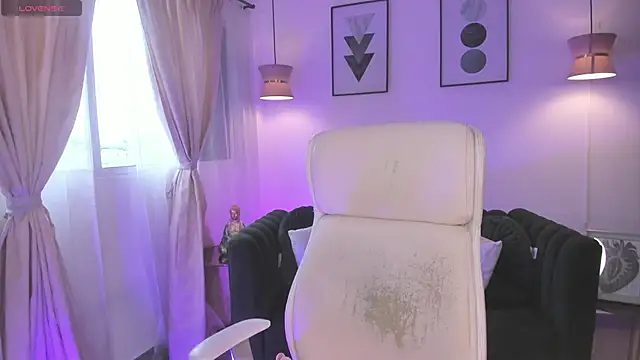 DANDARA THOM online show from November 14, 2025, 7:12 pm