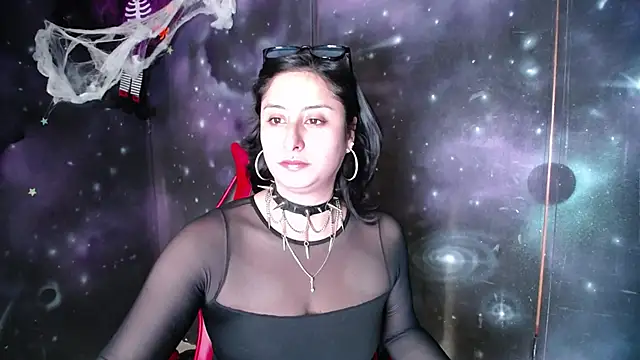 CristaldelLeon s online show from October 1, 2025, 8:04 pm
