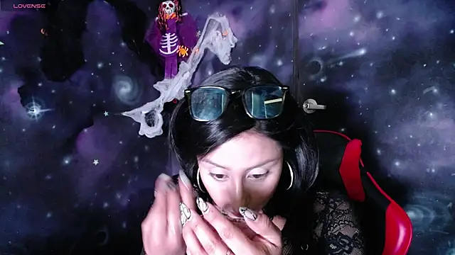 CristaldelLeon s online show from October 3, 2025, 7:44 pm