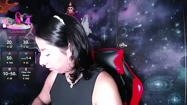 CristaldelLeon s online show from October 7, 2025, 2:14 pm