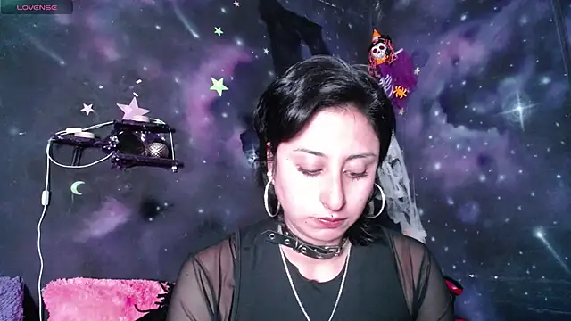 CristaldelLeon s online show from October 17, 2025, 7:27 pm