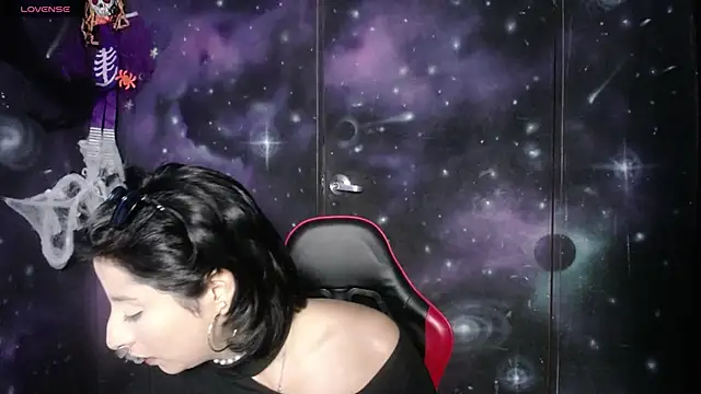CristaldelLeon s online show from October 18, 2025, 7:03 pm
