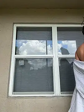 sweetsirenn online show from March 12, 2026, 3:51 pm