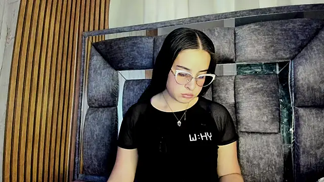 Cherry  Hot online show from December 13, 2025, 10:15 pm