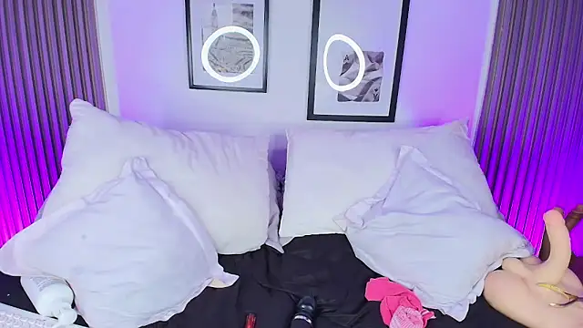 ashlycarteer online show from April 6, 2026, 4:46 am