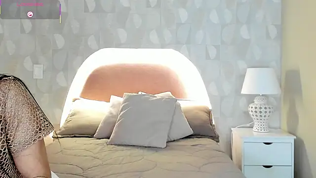 Snapshot of isabella_milf_ chatting on October 13, 2025, 7:03 pm isabella milf online show from October 13, 2025, 7:03 pm