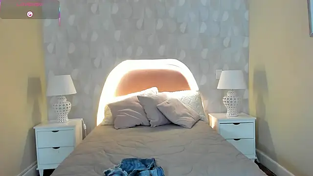 Snapshot of isabella_milf_ chatting on October 29, 2025, 7:15 pm isabella milf online show from October 29, 2025, 7:15 pm