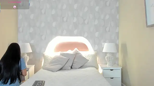 Snapshot of isabella_milf_ chatting on November 1, 2025, 7:05 pm isabella milf online show from November 1, 2025, 7:05 pm