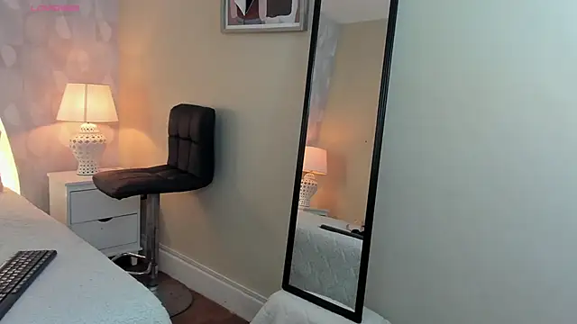 Snapshot of isabella_milf_ chatting on November 13, 2025, 7:02 pm isabella milf online show from November 13, 2025, 7:02 pm