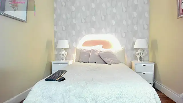 Snapshot of isabella_milf_ chatting on November 23, 2025, 12:05 pm isabella milf online show from November 23, 2025, 12:05 pm