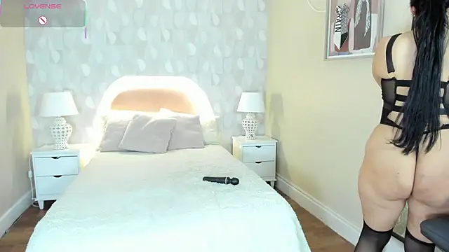 Snapshot of isabella_milf_ chatting on December 5, 2025, 7:10 pm isabella milf online show from December 5, 2025, 7:10 pm