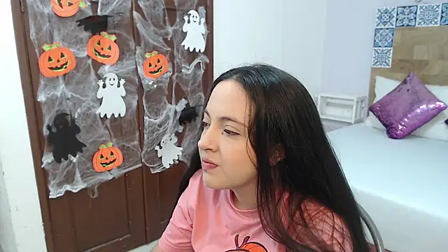 Snapshot of ScarletLevis chatting on October 15, 2025, 10:04 am ScarletLevis online show from October 15, 2025, 10:04 am