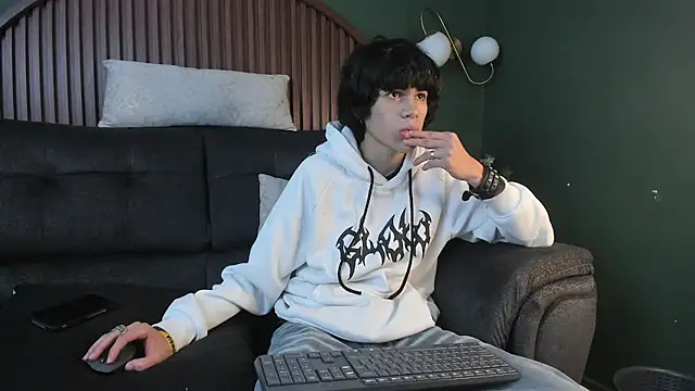 Diamond twink online show from July 4, 2026, 5:24 am