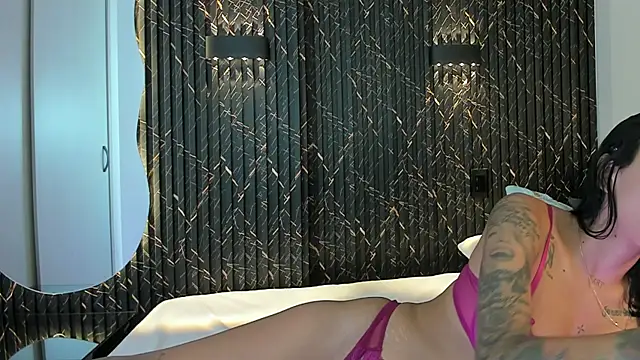 ZOETTAYLOR online show from December 19, 2025, 9:44 pm