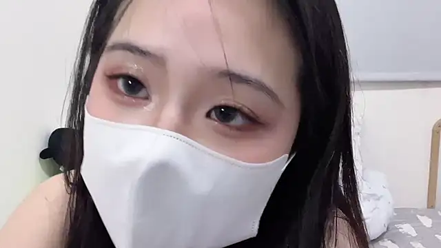 LHeart online show from October 25, 2025, 2:35 pm