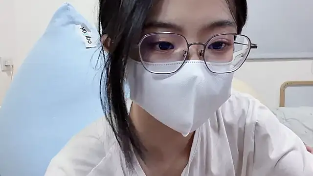 Snapshot of LHeart chatting on June 19, 2026, 1:37 pm LHeart online show from June 19, 2026, 1:37 pm