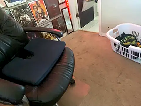 Snapshot of lilthicky352 chatting on November 7, 2025, 4:18 pm lilthicky352 online show from November 7, 2025, 4:18 pm