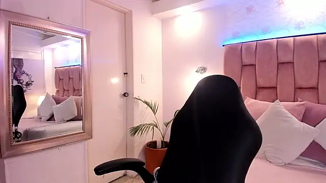 anabelle clark online show from April 15, 2026, 5:53 pm