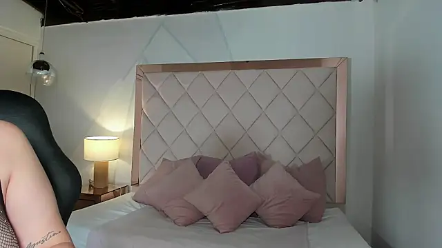 anabelle clark online show from April 25, 2026, 1:03 pm