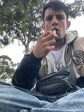 andrewcoopper1 online show from February 3, 2026, 3:39 pm