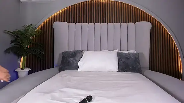 Snapshot of KatlynRous chatting on November 29, 2025, 5:27 pm KatlynRous online show from November 29, 2025, 5:27 pm