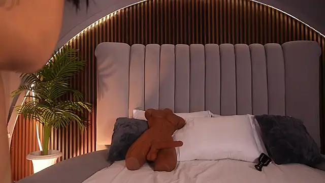 KatlynRous online show from January 31, 2026, 7:45 pm