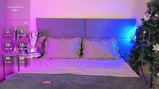 Snapshot of RianaRey chatting on December 18, 2025, 4:57 pm RianaRey online show from December 18, 2025, 4:57 pm