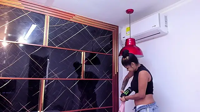 HannyThompson online show from September 11, 2025, 12:27 pm