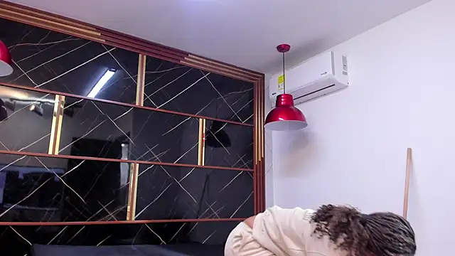 HannyThompson online show from October 3, 2025, 12:46 pm