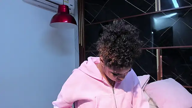 HannyThompson online show from December 18, 2025, 12:33 pm