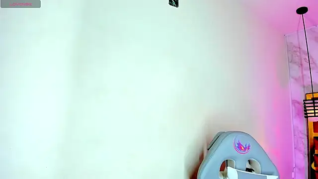 Snapshot of Luciifeer_ chatting on November 6, 2025, 6:42 pm Luciifeer online show from November 6, 2025, 6:42 pm