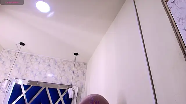 Snapshot of Luciifeer_ chatting on December 5, 2025, 6:37 pm Luciifeer online show from December 5, 2025, 6:37 pm