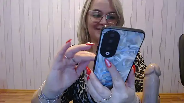 Snapshot of EleanoraDream chatting on November 23, 2025, 7:24 pm EleanoraDream online show from November 23, 2025, 7:24 pm